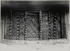 An entrance to a compound in Agukwu Nri (Anambra). Photographed by Northcote Thomas