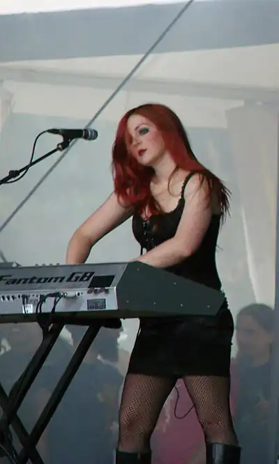 Ashley Ellyllon of Cradle of Filth Hellfest 2009 04.jpg