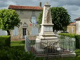 The town hall in Ternant