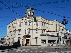 Knapp Hotel.