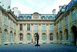 Courtyard of the Hotel de Saint-Aignan, which houses the Musée d'Art et d'Histoire du Judaïsme