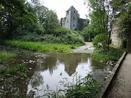 The chateau and the Escou&nbsp;[fr]