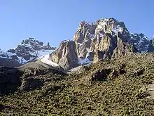 Thompson (4955 m), Batian (5199&nbsp;m) and Nelion (5188&nbsp;m) on Mt Kenya