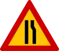 K-6δRoad narrows on right